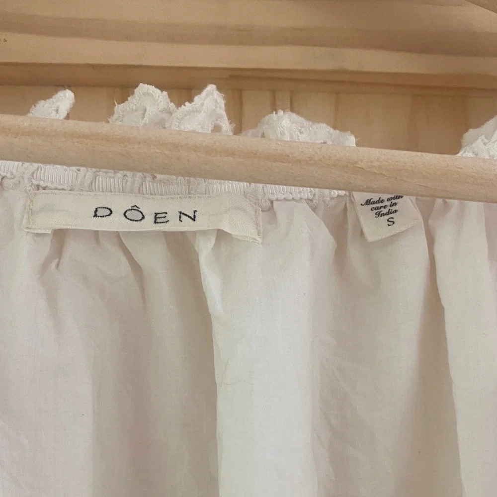 Doen White Eyelet Lace Crop Blouse - Picture 5 of 11